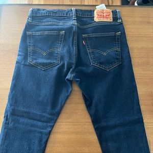 Levi’s 512 Red tag